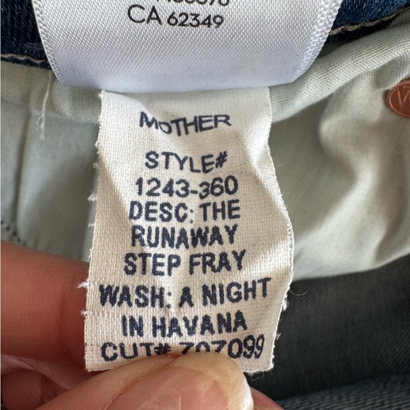 MOTHER The Runaway Step Fray Jeans Night in Havana 29 - Picture 12 of 13